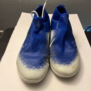 Nike phantom shoes size 12.